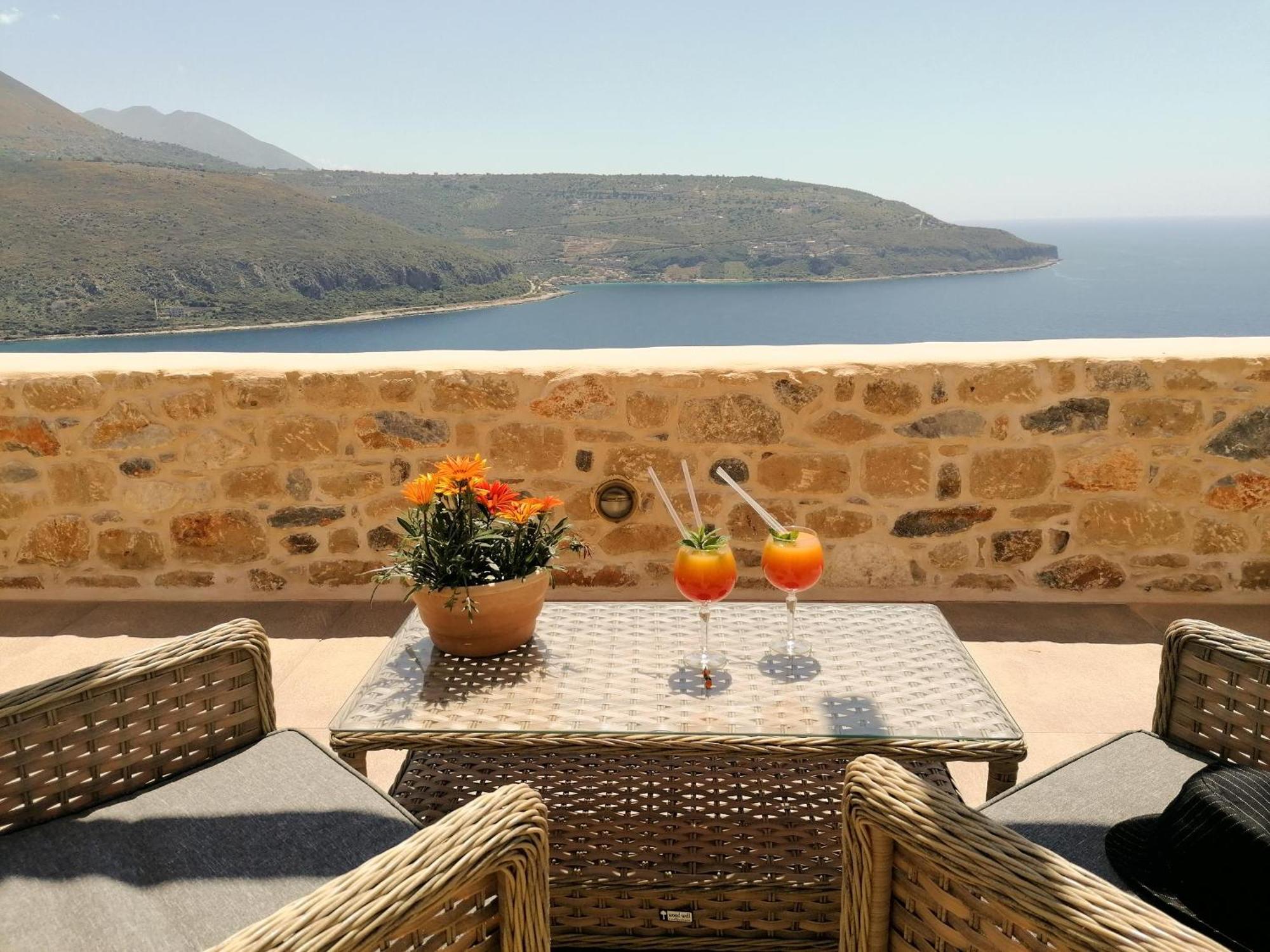Akrolithi Boutique Hotel & Suites Oitylo Exterior photo