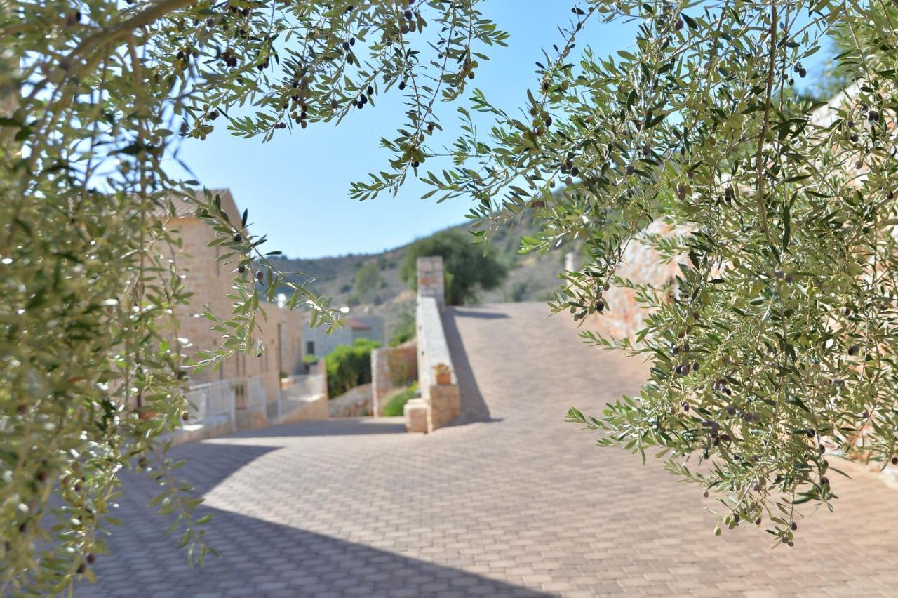 Akrolithi Boutique Hotel & Suites Oitylo Exterior photo