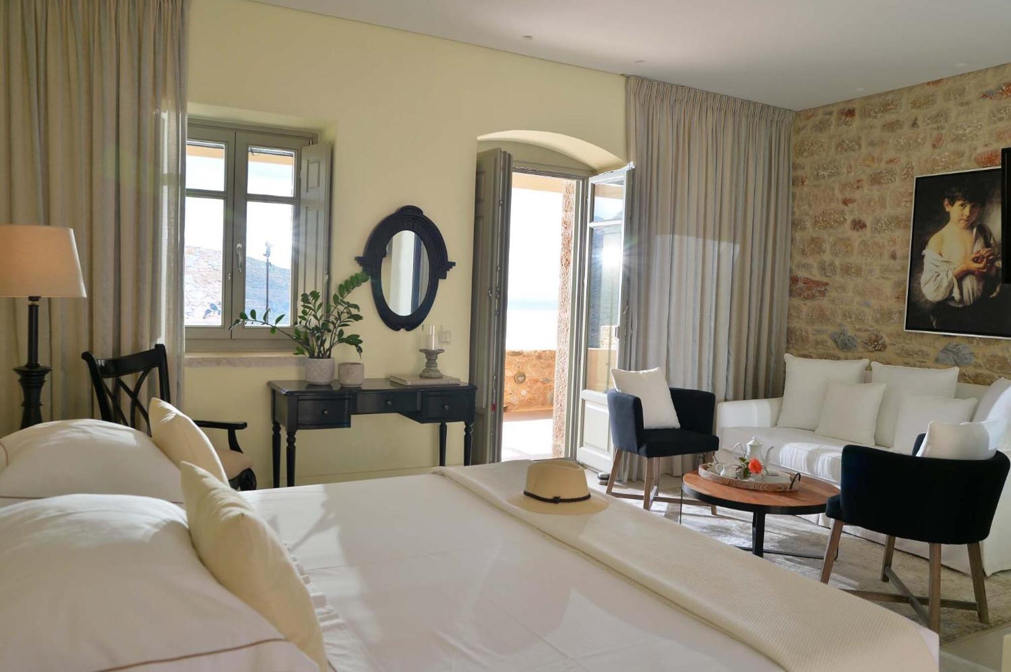 Akrolithi Boutique Hotel & Suites Oitylo Exterior photo